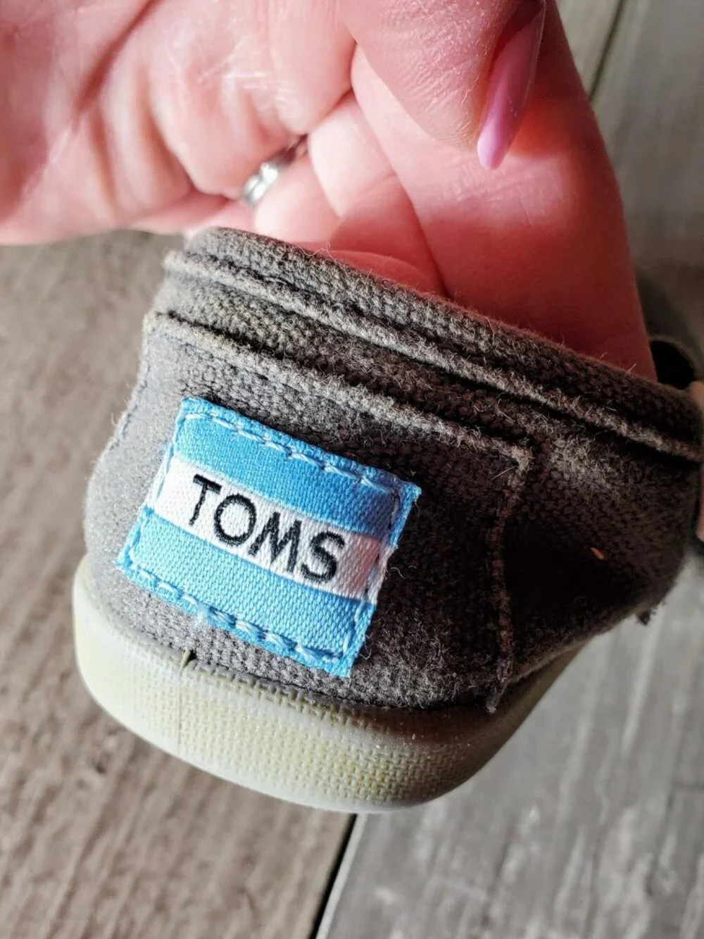 TOMS Size 2 Canvas Baby Shoes Ash Gray Beige NWOT